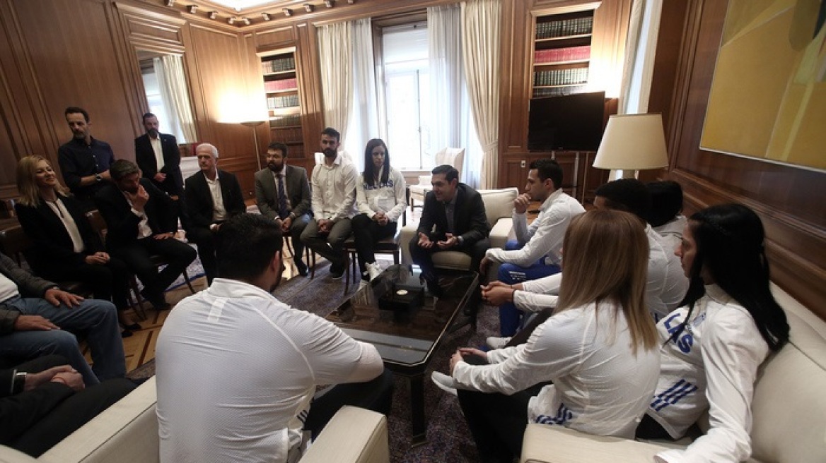Η συνάντηση του πρωθυπουργού με τους πρωταθλητές του στίβου 